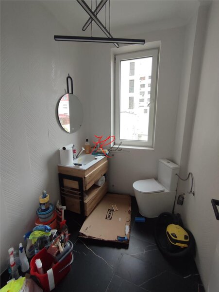 Piata Dorobanti, ideal investitie! Vanzare garsoniera  total renovata, in bloc mic